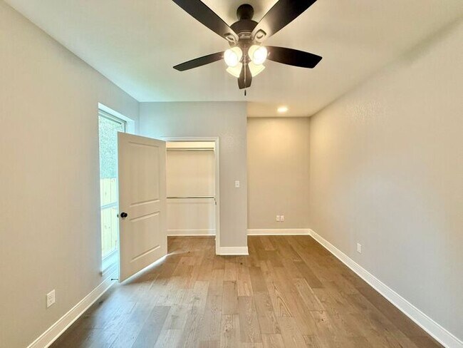 Building Photo - Beautiful and Spacious 3-Bedroom, 2-Bath R...