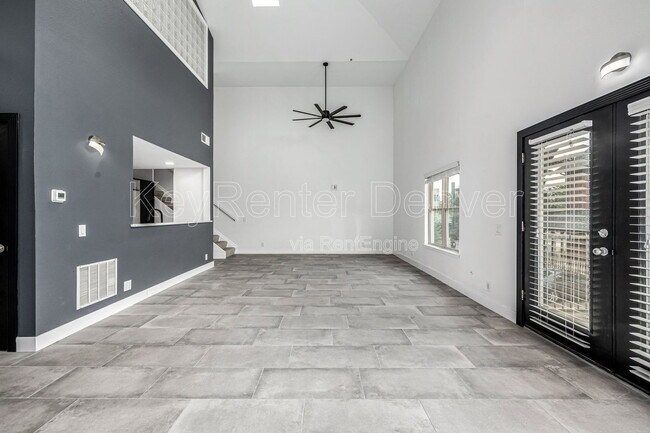 Building Photo - 837 E 17th Ave