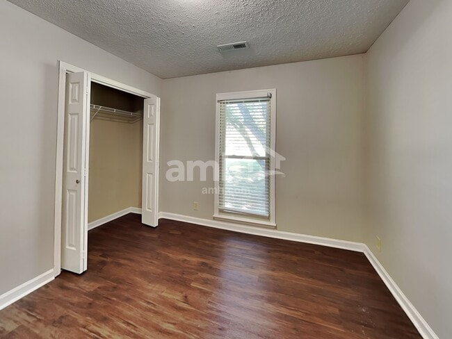 Building Photo - 7303 Clearview Dr