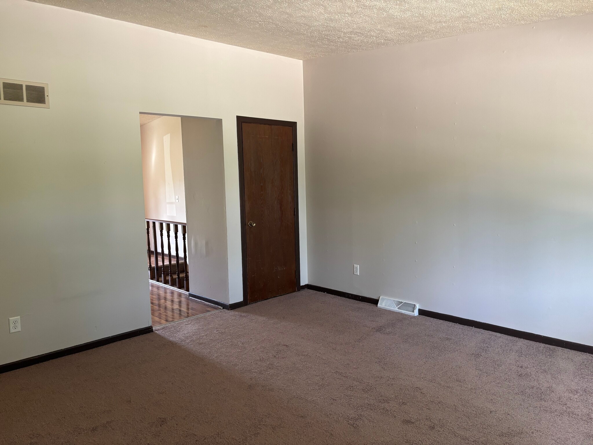 Building Photo - 1306 N Zenith Ave
