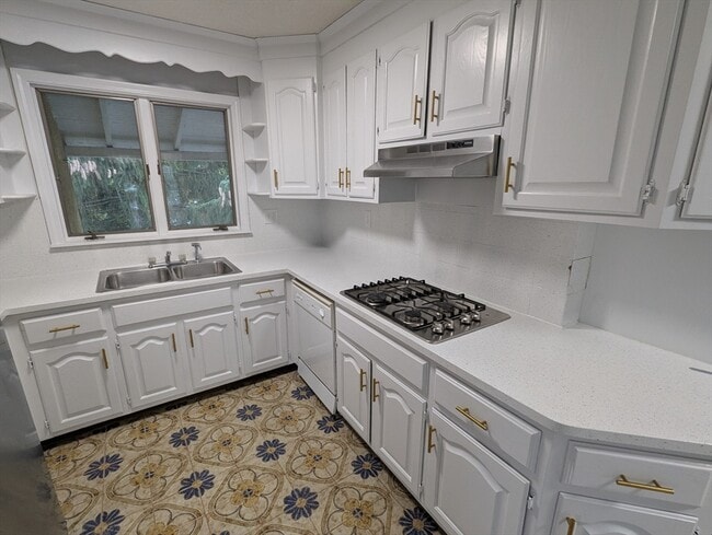 Primary Photo - 378 Fellsway W