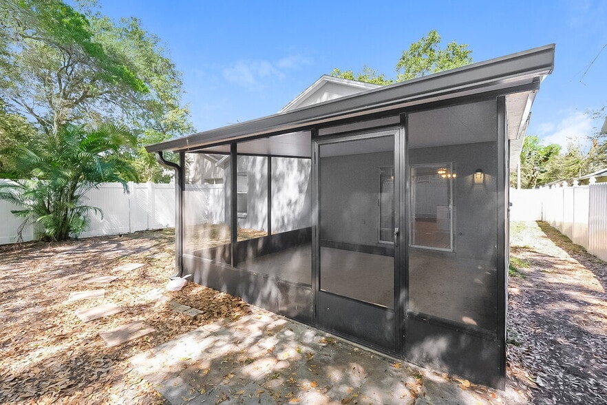 Building Photo - 8749 Morrison Oaks Ct