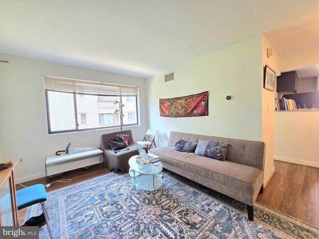 Building Photo - 3821 Davis Pl NW