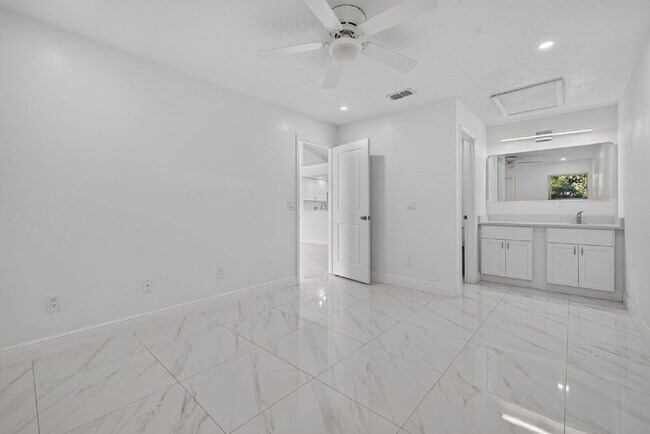Building Photo - 3128 Sandy Shore Ln