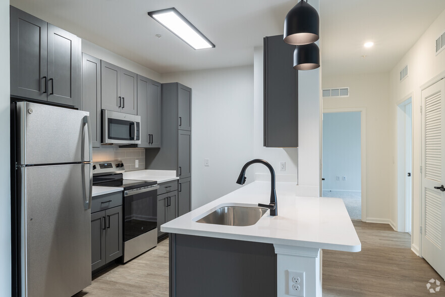 2BR, 2BA - 996SF - Kitchen - The Fitzgerald