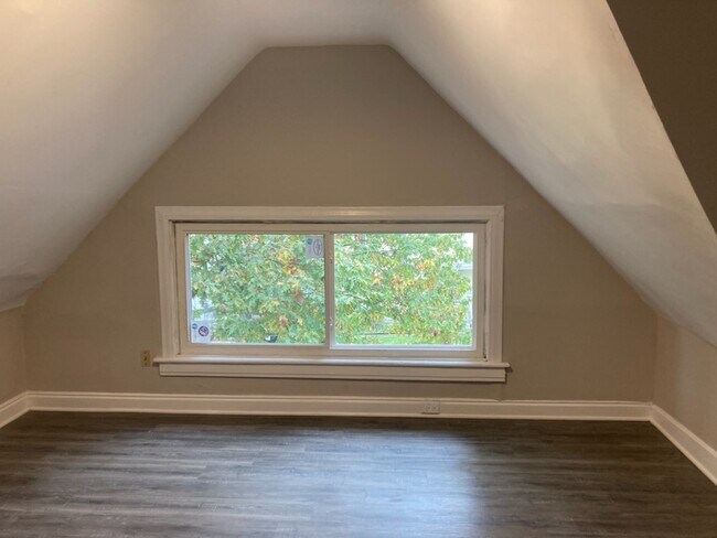 Building Photo - 2538 Ingleside Ave