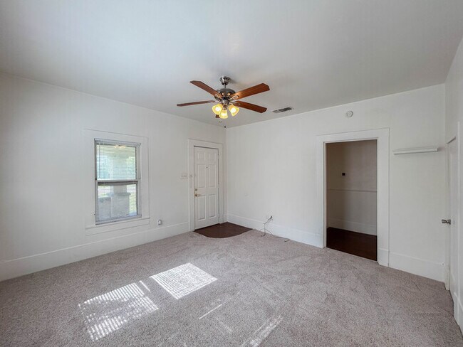 Building Photo - 1201 Bolivar St