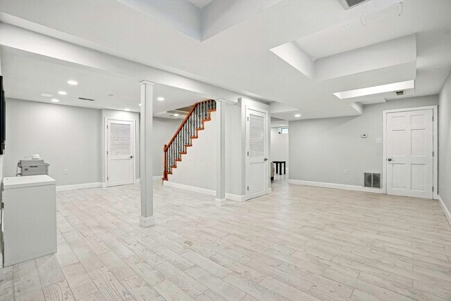 Building Photo - 43 Trowbridge Ln