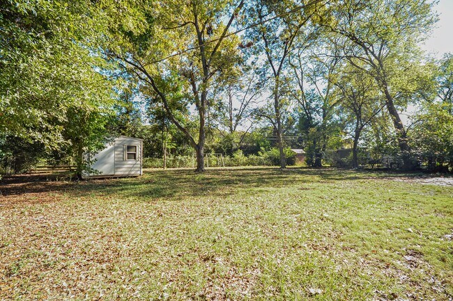 Building Photo - 928 Grenada Dr