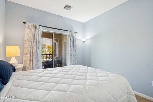 Building Photo - 3935 E Rough Rider Rd