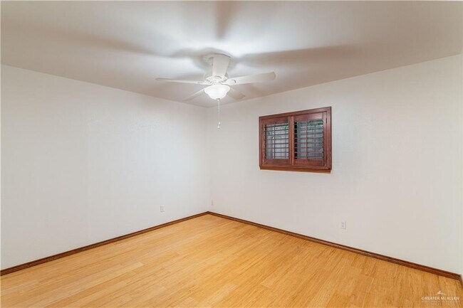 Building Photo - 19 Xanthisma Ave