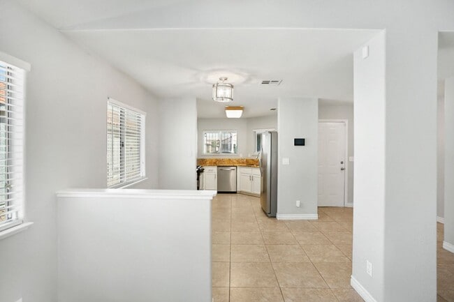 Building Photo - 3 Bed, 2 Bath Single Story West Vegas Beauty