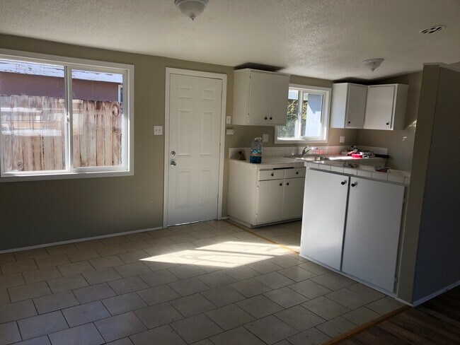 Building Photo - 3138 E Ave Q4