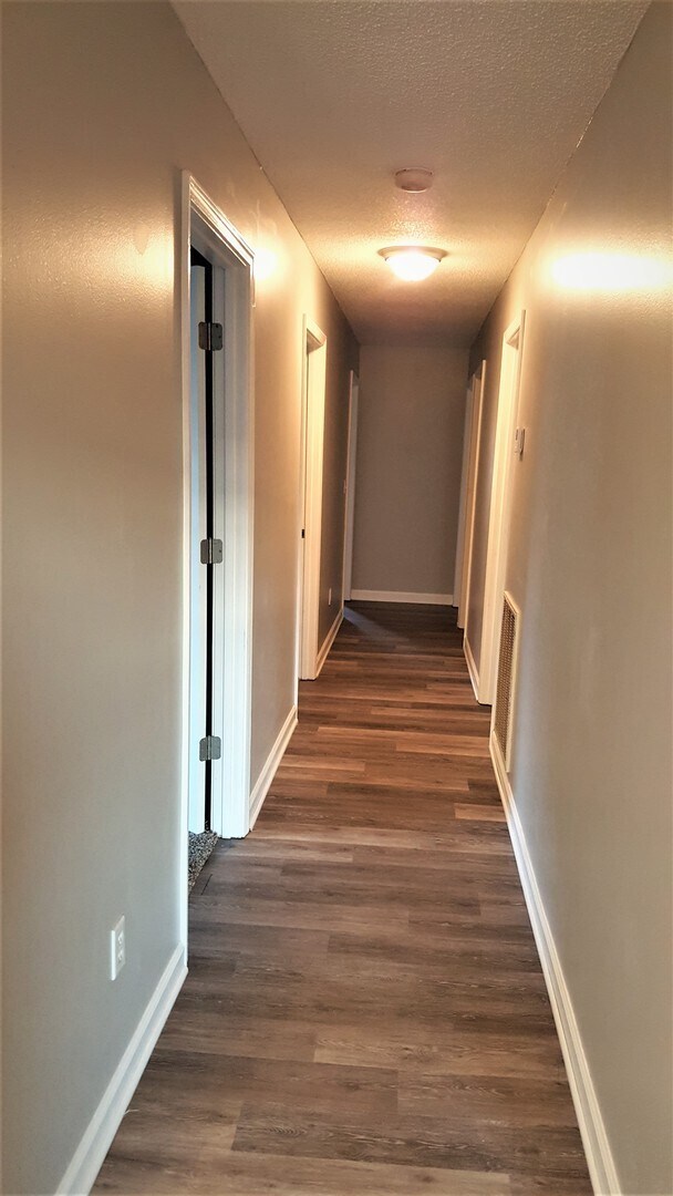 Building Photo - 4 bedroom/2 bath Available soon!