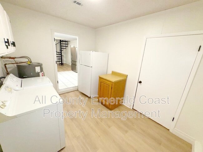 Building Photo - 504 Kelly St