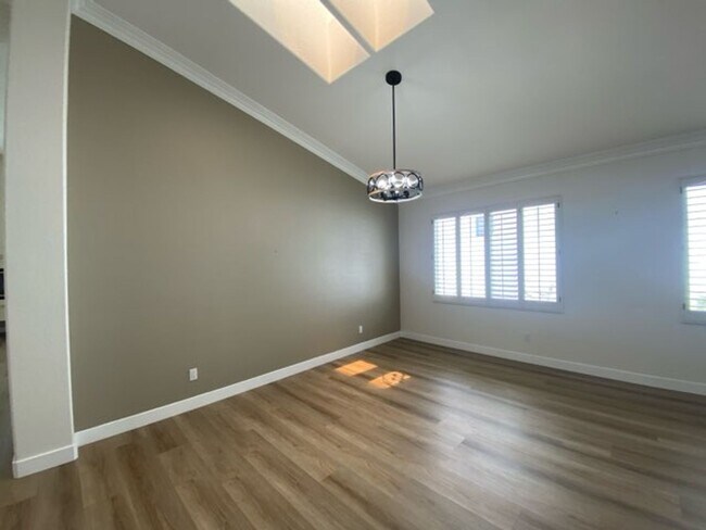 Building Photo - 3+ bd 2.5bth in The Summit of Ocean Hills