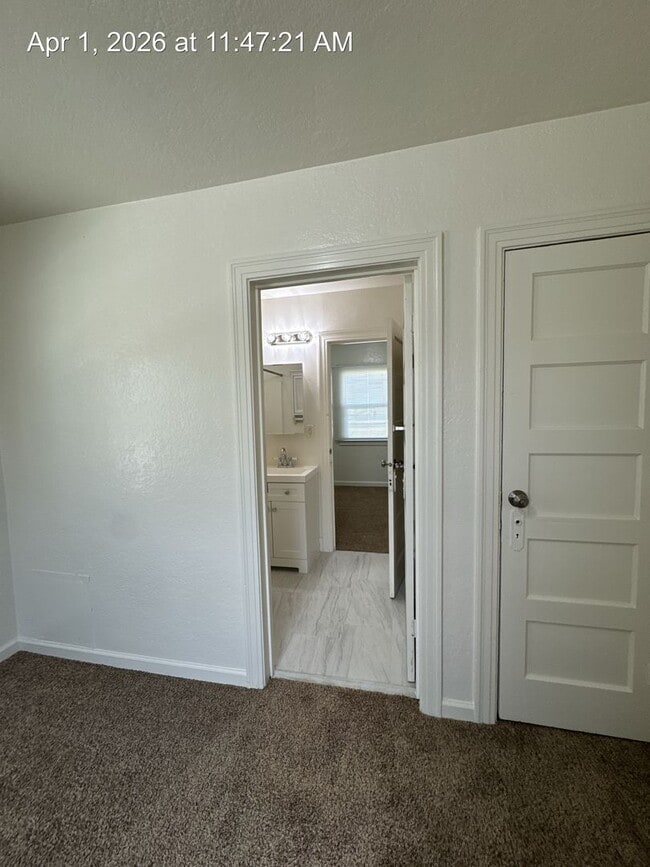 Building Photo - Country Home Available Now!!