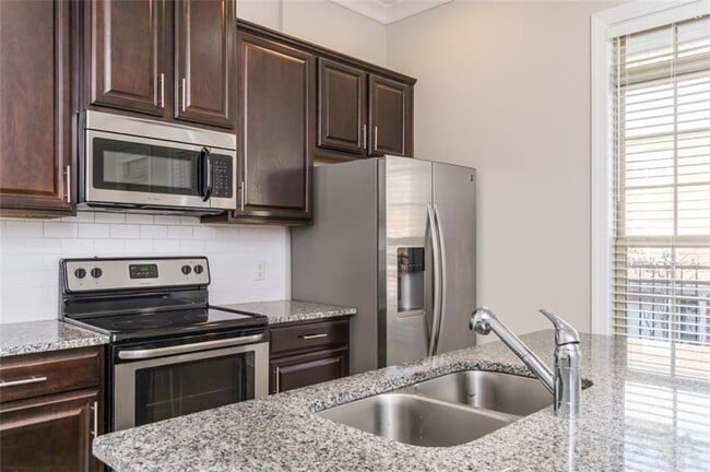 Building Photo - 2256 Tenor Ln