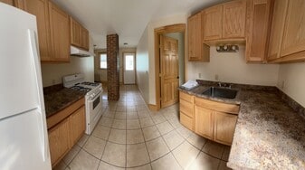 Building Photo - 27 Loomis St