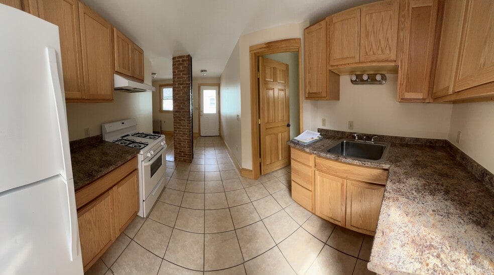 Primary Photo - 27 Loomis St