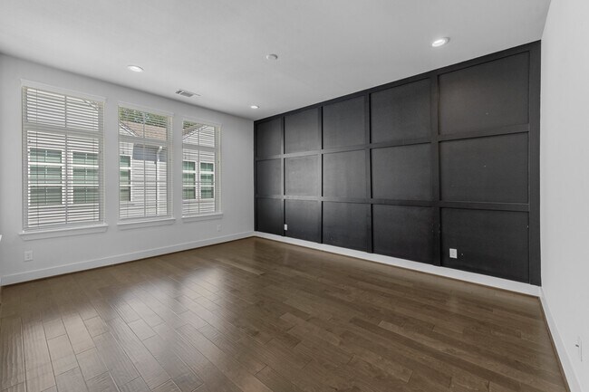 Building Photo - 6033 Cypress St