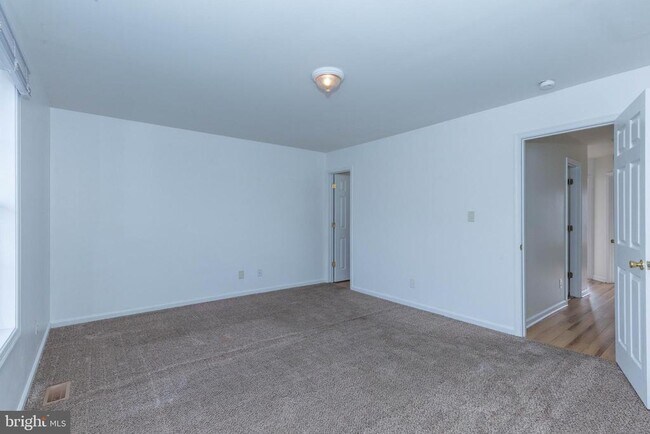 Building Photo - 124 Pony Cir