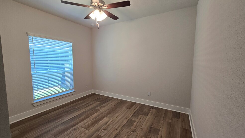 Building Photo - 449 Pipe Creek Dr