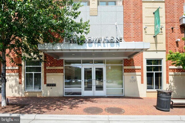 Building Photo - 309 Holland Ln