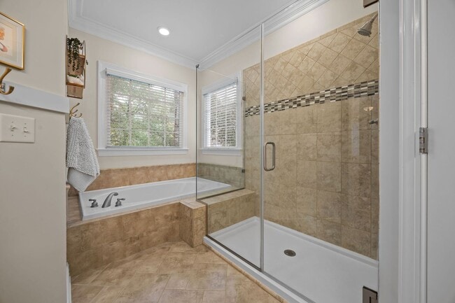 Building Photo - Spacious 4-Bedroom Home with Large Yard & ...