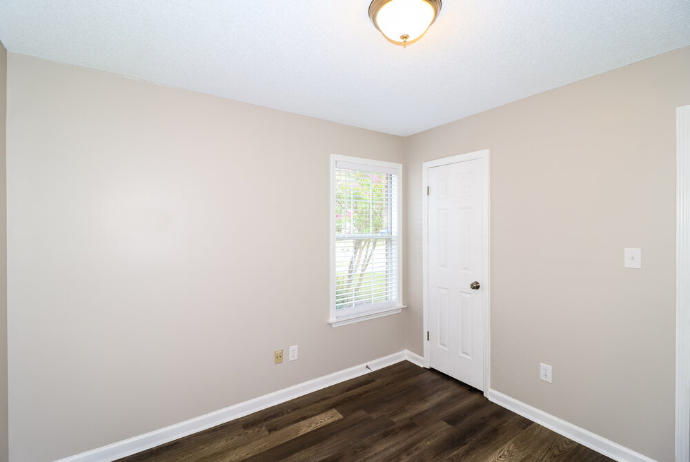 Building Photo - 1123 Dove Hollow Cir W