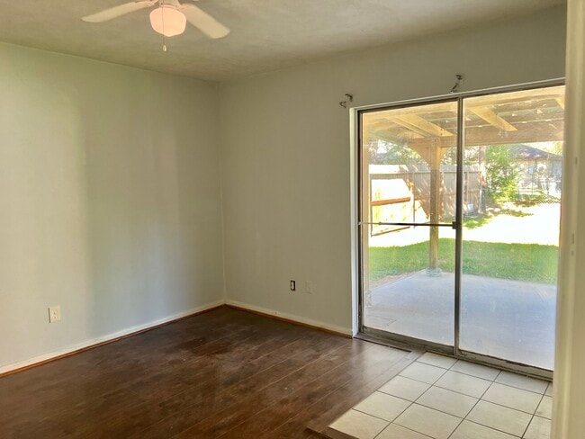 Building Photo - 2521 S Pearland Ave