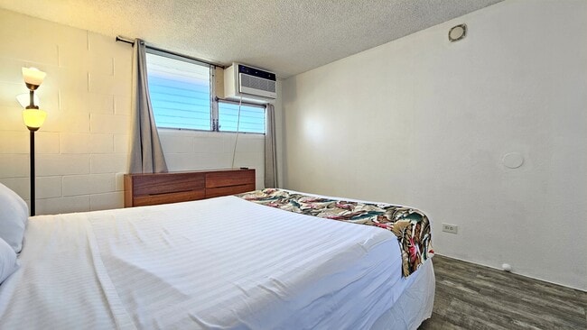 Building Photo - 2211 Ala Wai Blvd