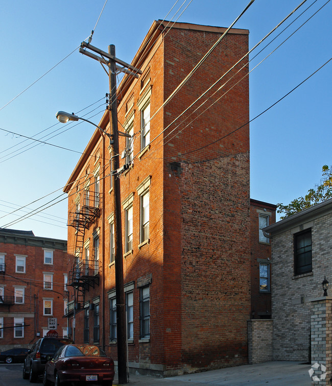 Building Photo - 412 E Thirteenth St