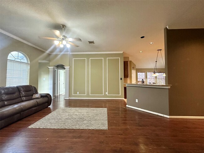 Building Photo - 19327 Gallatin Ln