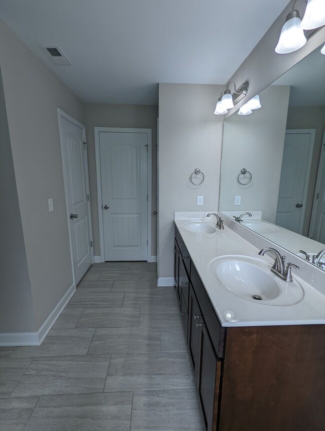 Building Photo - 3B/2BA With 2 car garage, Large Bonus Room...