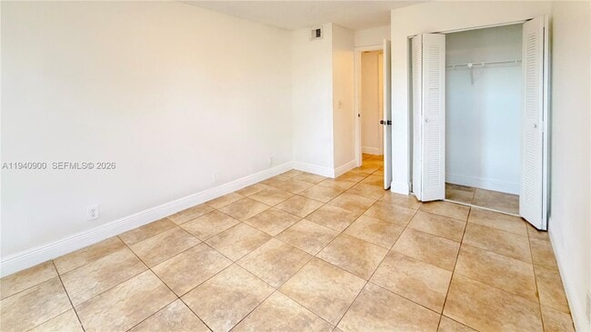 Building Photo - 3400 Pinewalk Dr N