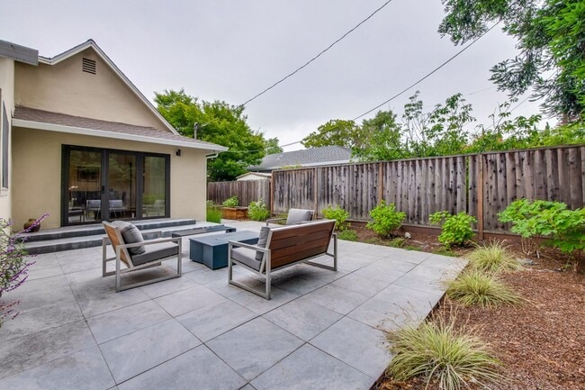 Building Photo - Amazing Midtown Home on a Quiet Cul-de-sac.