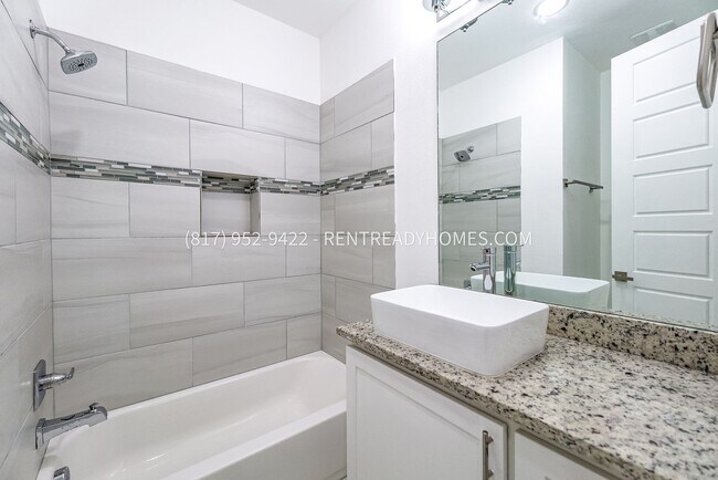 Building Photo - 251 S Mill St