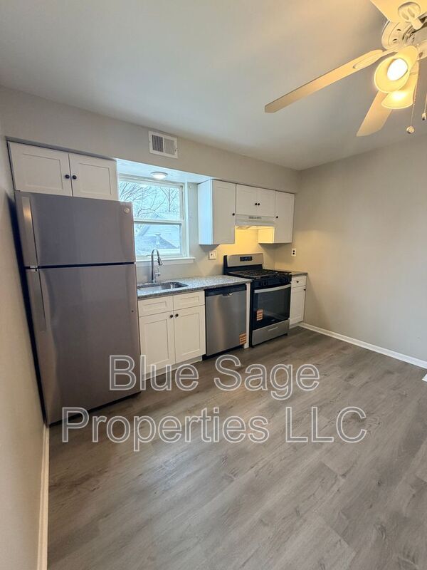 Building Photo - 727 Clifton Ave