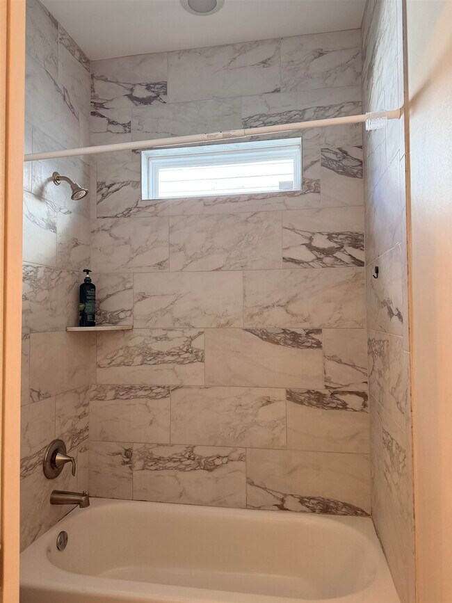 Building Photo - 5742 Vlg Rdg Ln