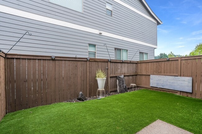 Building Photo - Beautiful 3 Bed, 2.5 Bath Rental Home in H...