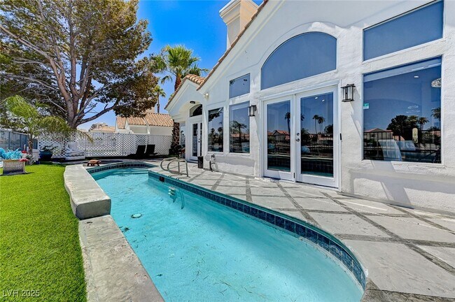 Building Photo - 2984 Sun Lake Dr