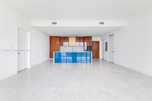 Building Photo - 2678 Tigertail Ave
