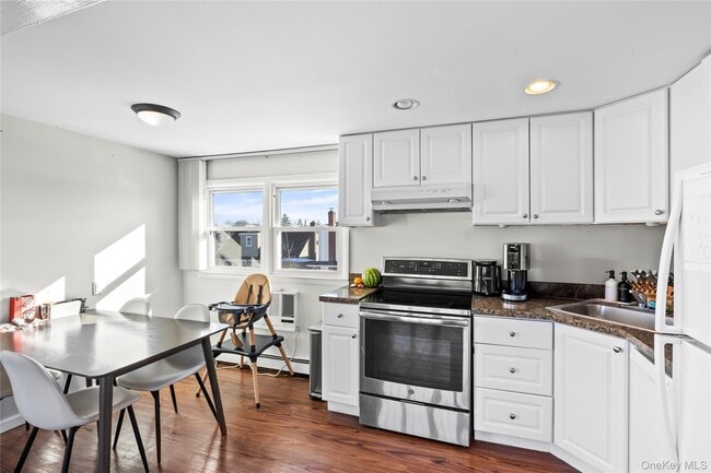 Building Photo - 272 N Delaware Ave