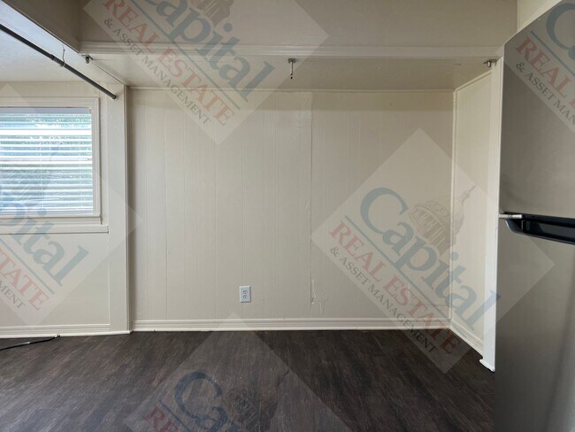Building Photo - 806 Bell Dr