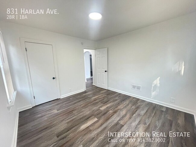 Building Photo - Section 8 Approved! Fully Renovated 2Bed/1...