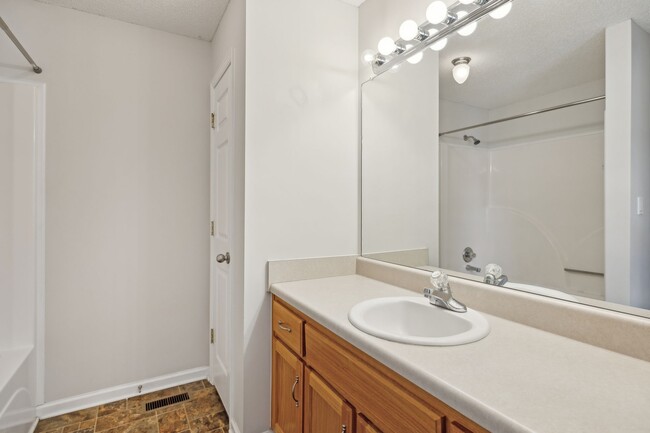 Building Photo - 1307 Bluebonnet Dr