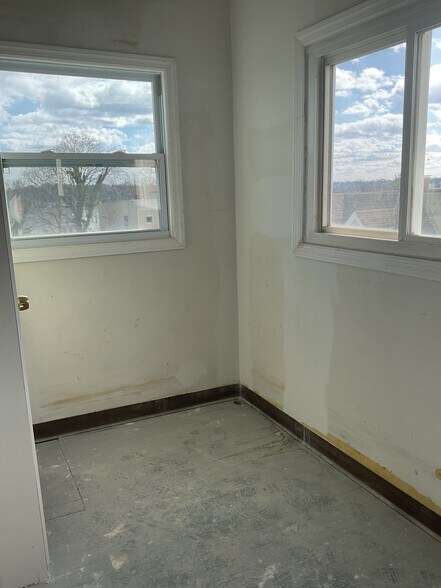 Space for personal stuff - 118 Convent Pl