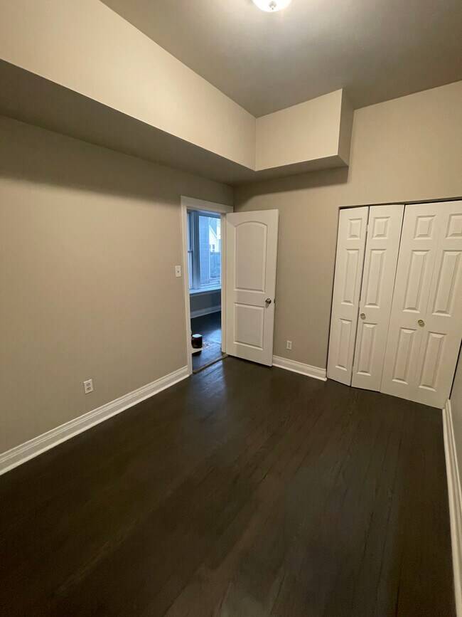 Building Photo - 2826 W Lyndale St