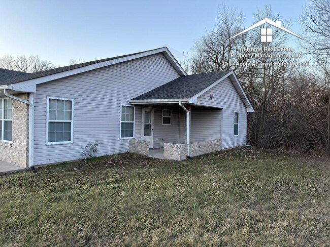 Building Photo - Sabre Circle 497–499 Duplex